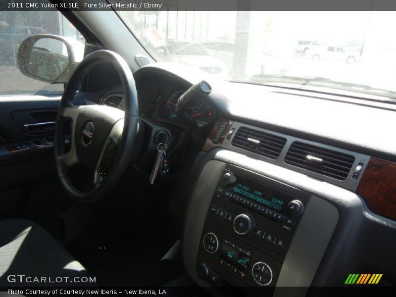 Pure Silver Metallic / Ebony 2011 GMC Yukon XL SLE
