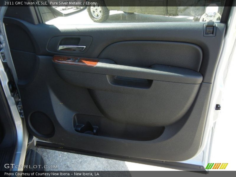 Pure Silver Metallic / Ebony 2011 GMC Yukon XL SLE