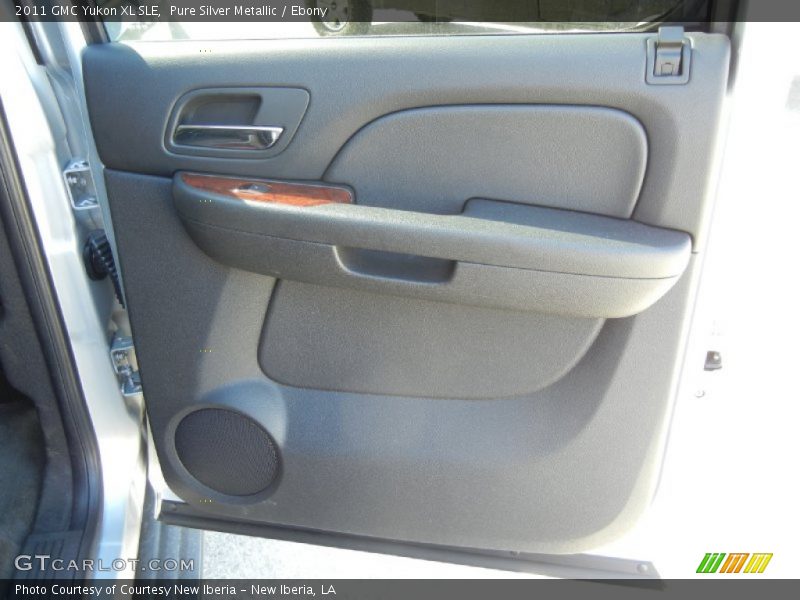 Pure Silver Metallic / Ebony 2011 GMC Yukon XL SLE