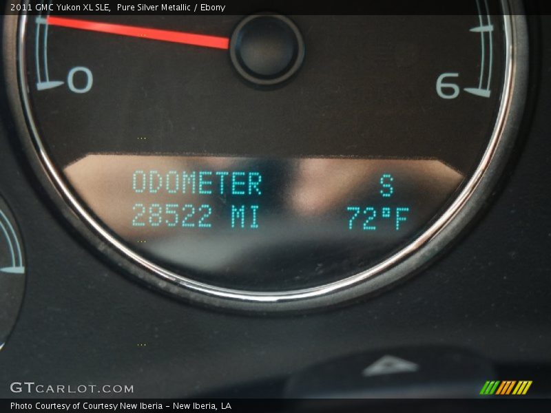Pure Silver Metallic / Ebony 2011 GMC Yukon XL SLE