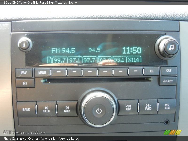 Pure Silver Metallic / Ebony 2011 GMC Yukon XL SLE