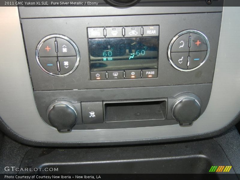 Pure Silver Metallic / Ebony 2011 GMC Yukon XL SLE