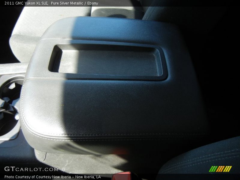 Pure Silver Metallic / Ebony 2011 GMC Yukon XL SLE