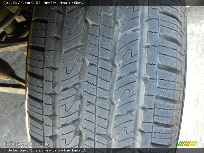 Pure Silver Metallic / Ebony 2011 GMC Yukon XL SLE