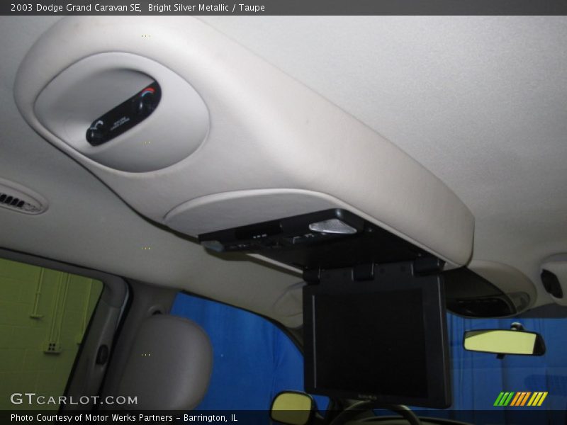 Bright Silver Metallic / Taupe 2003 Dodge Grand Caravan SE