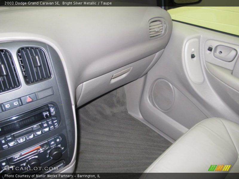 Bright Silver Metallic / Taupe 2003 Dodge Grand Caravan SE