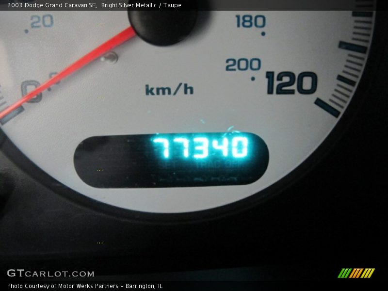 Bright Silver Metallic / Taupe 2003 Dodge Grand Caravan SE