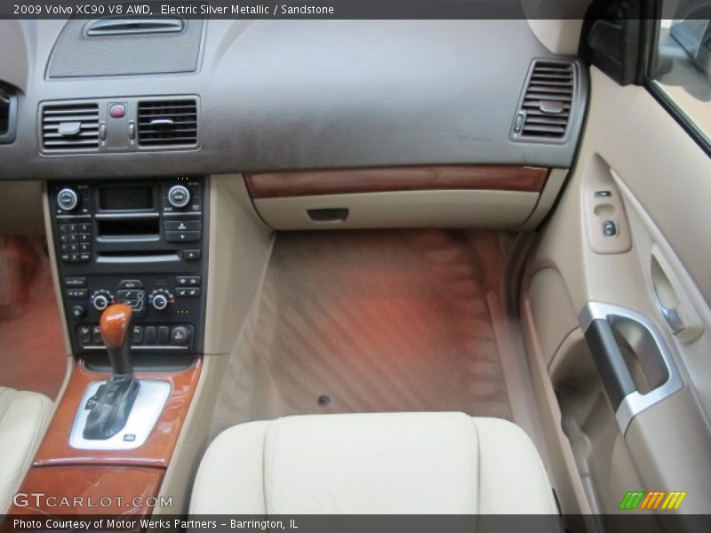 Electric Silver Metallic / Sandstone 2009 Volvo XC90 V8 AWD