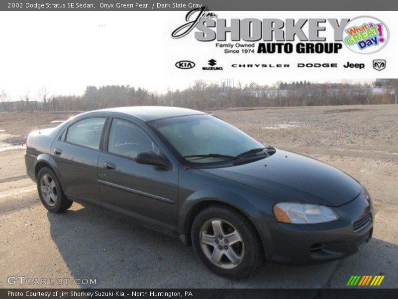 Onyx Green Pearl / Dark Slate Gray 2002 Dodge Stratus SE Sedan