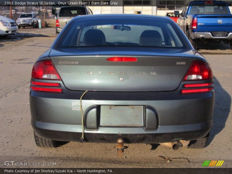 Onyx Green Pearl / Dark Slate Gray 2002 Dodge Stratus SE Sedan