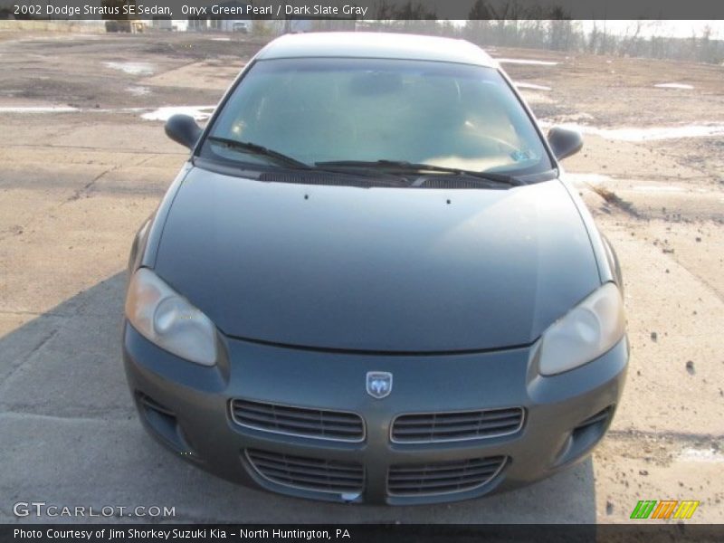 Onyx Green Pearl / Dark Slate Gray 2002 Dodge Stratus SE Sedan