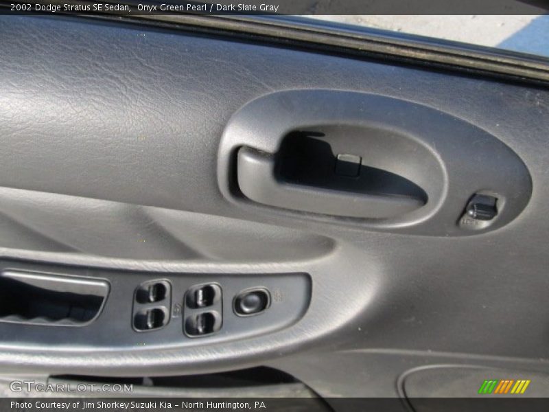 Onyx Green Pearl / Dark Slate Gray 2002 Dodge Stratus SE Sedan