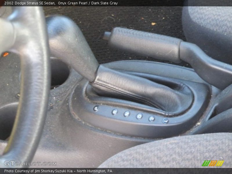 Onyx Green Pearl / Dark Slate Gray 2002 Dodge Stratus SE Sedan