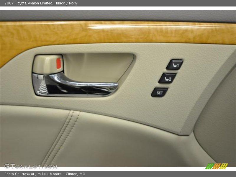Black / Ivory 2007 Toyota Avalon Limited