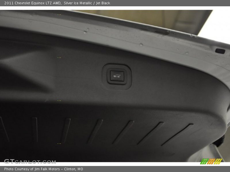 Silver Ice Metallic / Jet Black 2011 Chevrolet Equinox LTZ AWD