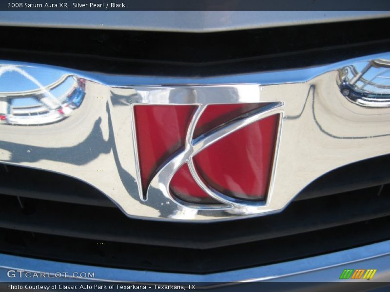Silver Pearl / Black 2008 Saturn Aura XR