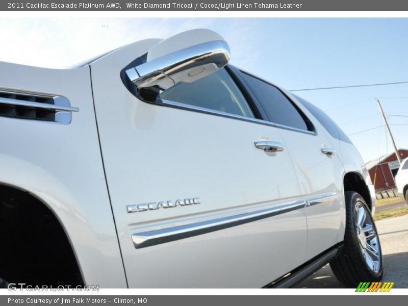 White Diamond Tricoat / Cocoa/Light Linen Tehama Leather 2011 Cadillac Escalade Platinum AWD