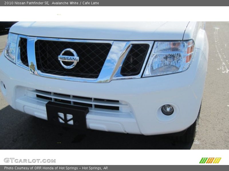 Avalanche White / Cafe Latte 2010 Nissan Pathfinder SE