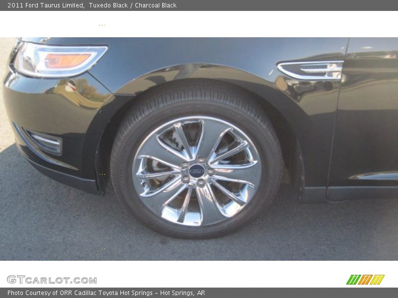 Tuxedo Black / Charcoal Black 2011 Ford Taurus Limited