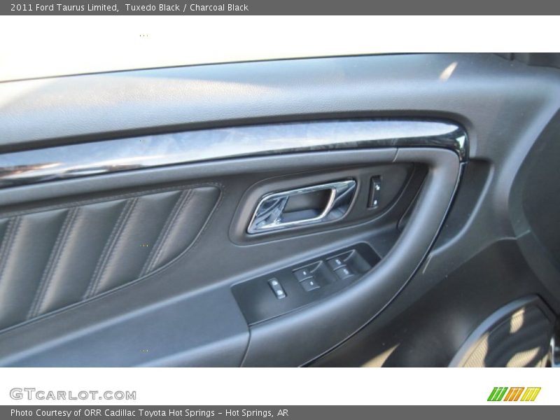 Tuxedo Black / Charcoal Black 2011 Ford Taurus Limited