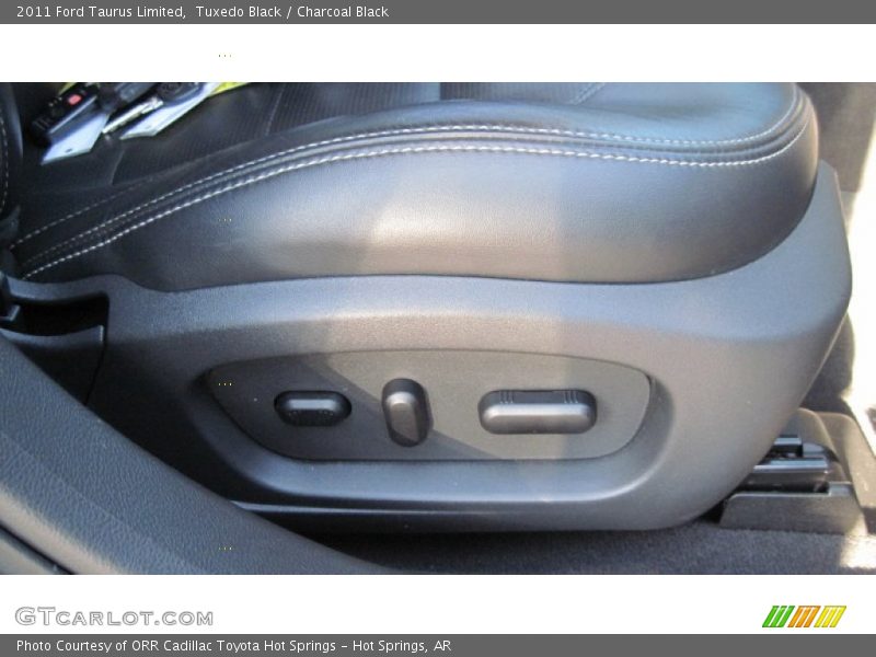 Tuxedo Black / Charcoal Black 2011 Ford Taurus Limited