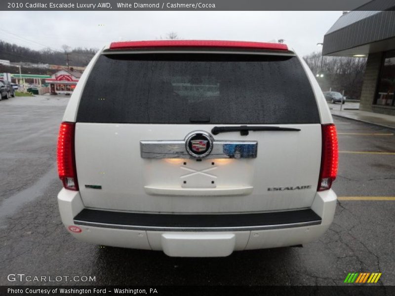 White Diamond / Cashmere/Cocoa 2010 Cadillac Escalade Luxury AWD