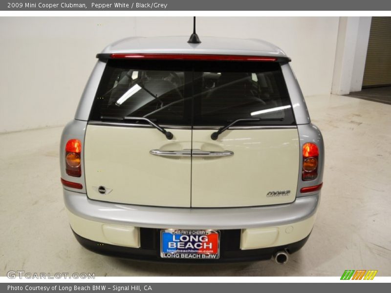 Pepper White / Black/Grey 2009 Mini Cooper Clubman