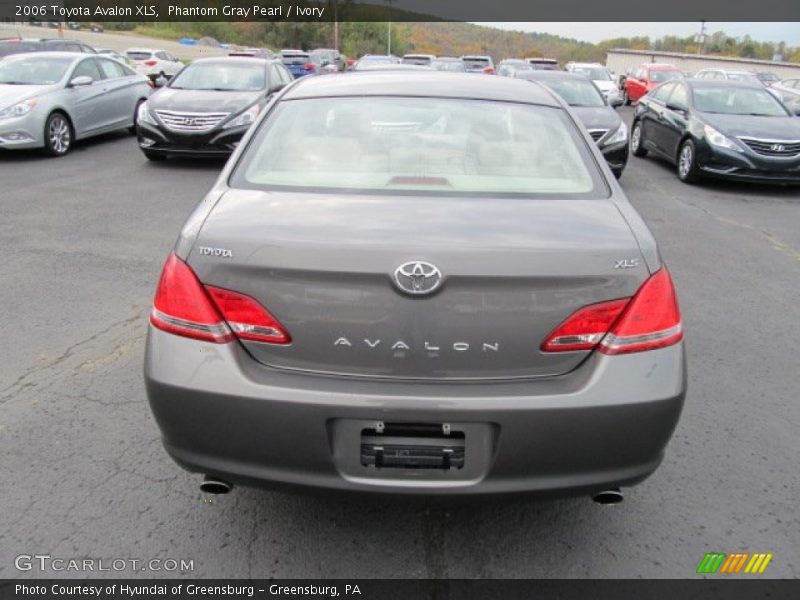 Phantom Gray Pearl / Ivory 2006 Toyota Avalon XLS