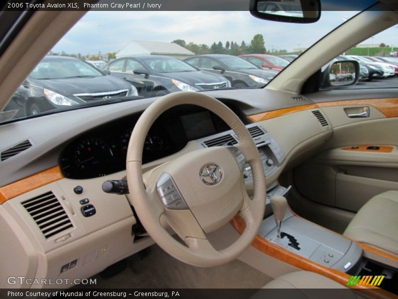 Phantom Gray Pearl / Ivory 2006 Toyota Avalon XLS