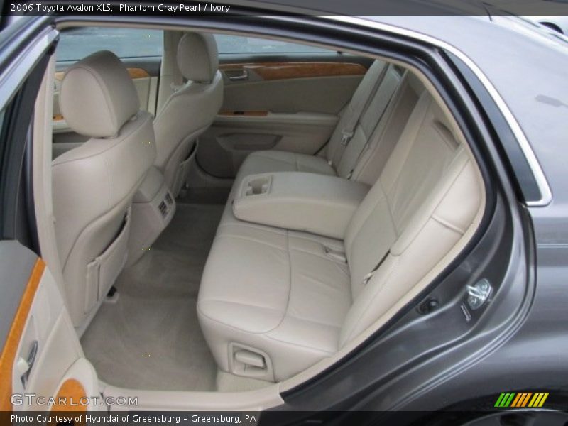 Phantom Gray Pearl / Ivory 2006 Toyota Avalon XLS