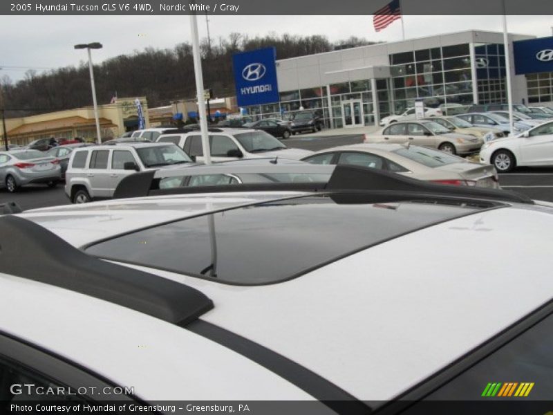 Nordic White / Gray 2005 Hyundai Tucson GLS V6 4WD
