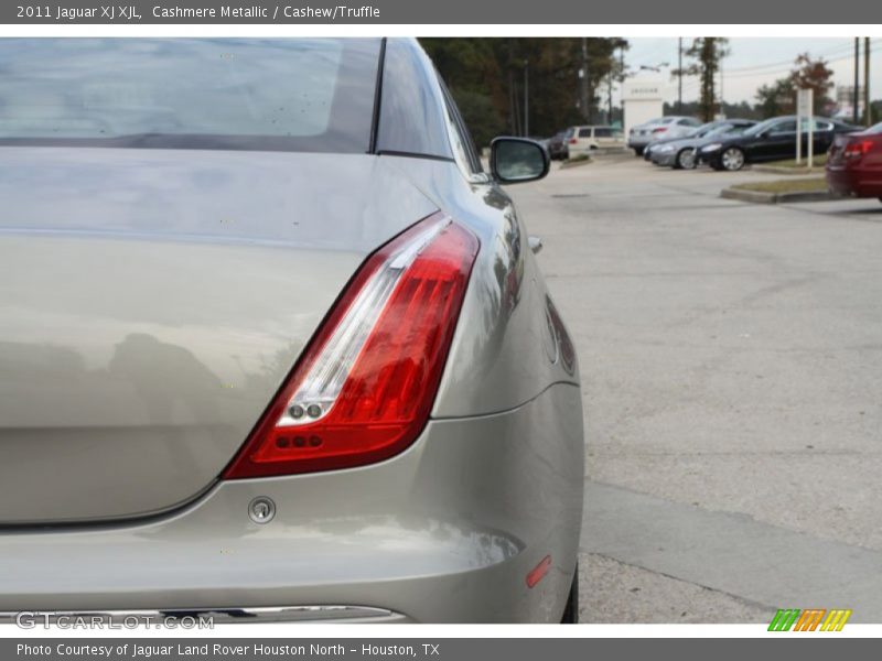 Cashmere Metallic / Cashew/Truffle 2011 Jaguar XJ XJL