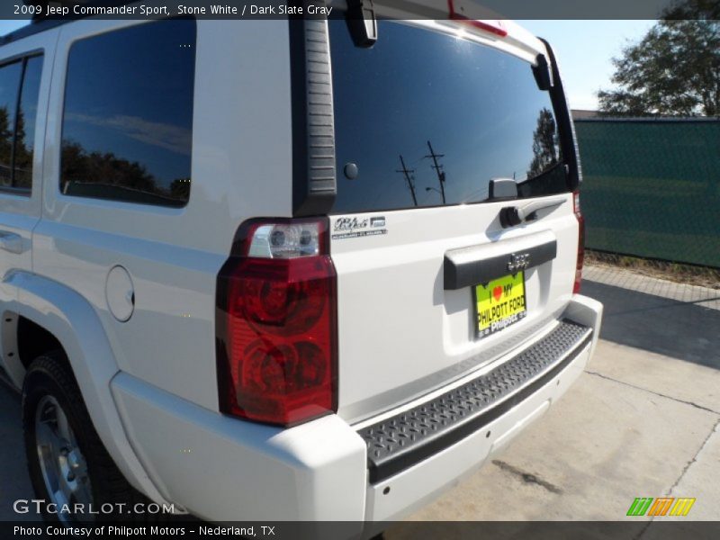 Stone White / Dark Slate Gray 2009 Jeep Commander Sport