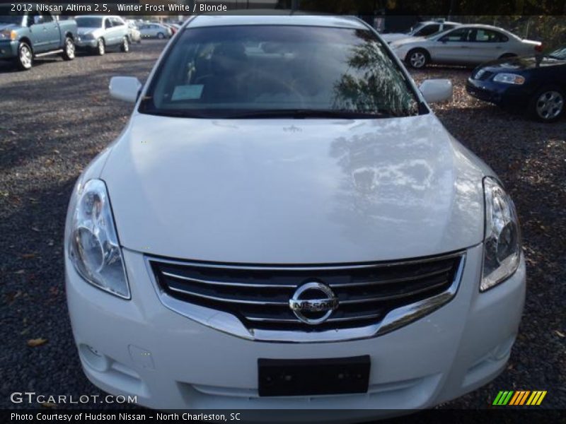 Winter Frost White / Blonde 2012 Nissan Altima 2.5