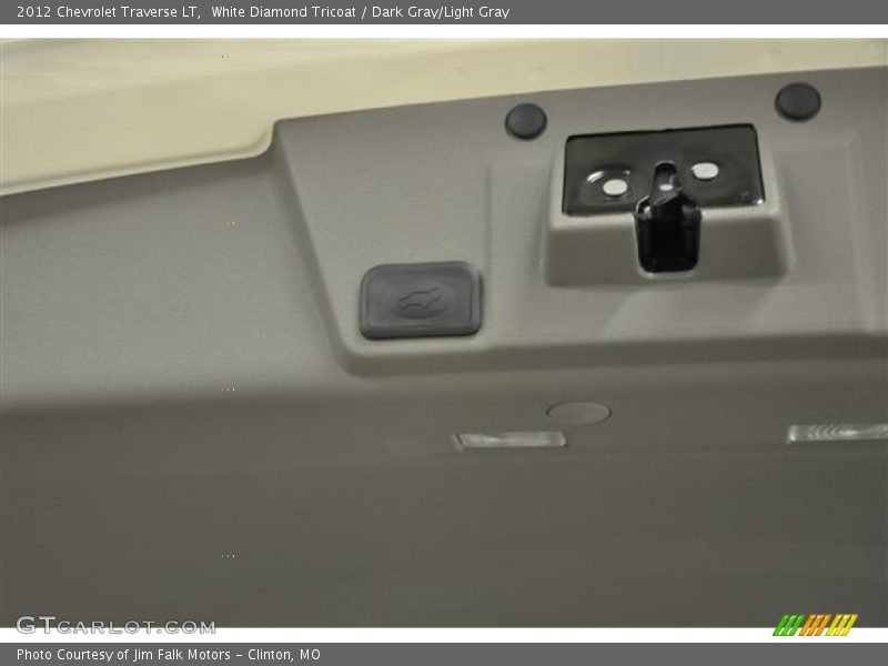 White Diamond Tricoat / Dark Gray/Light Gray 2012 Chevrolet Traverse LT