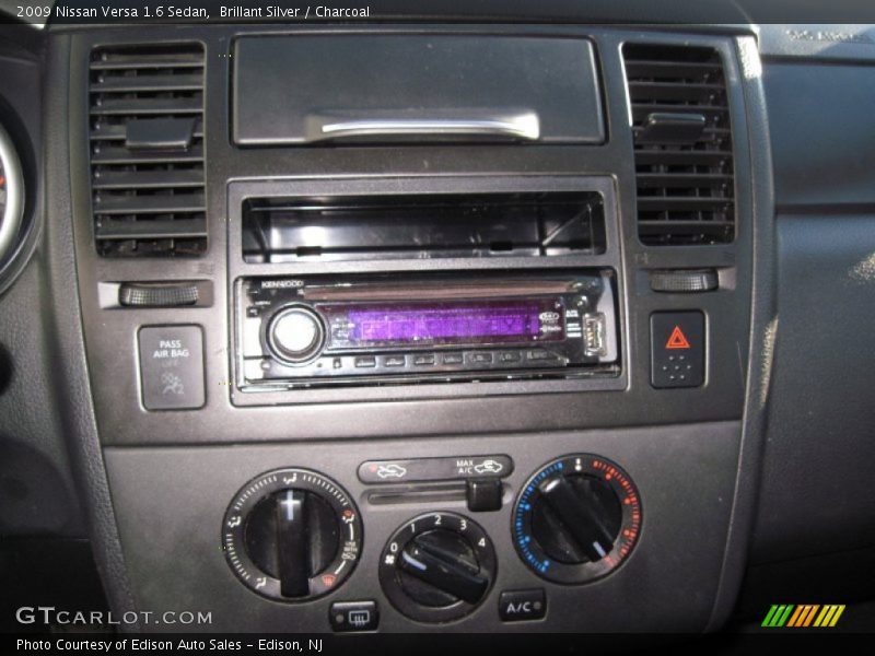 Brillant Silver / Charcoal 2009 Nissan Versa 1.6 Sedan