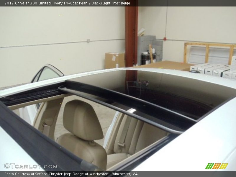 Sunroof of 2012 300 Limited