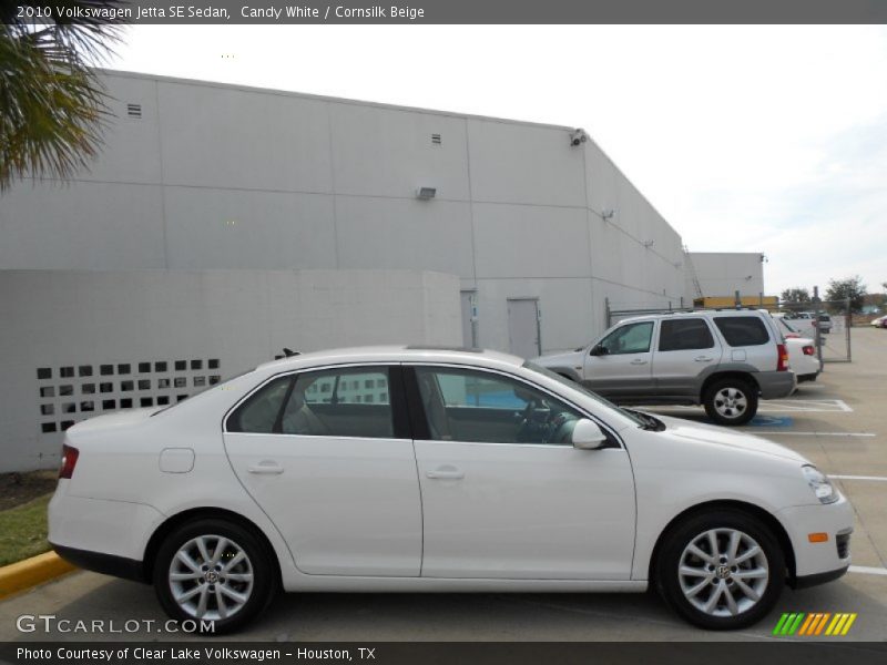 Candy White / Cornsilk Beige 2010 Volkswagen Jetta SE Sedan