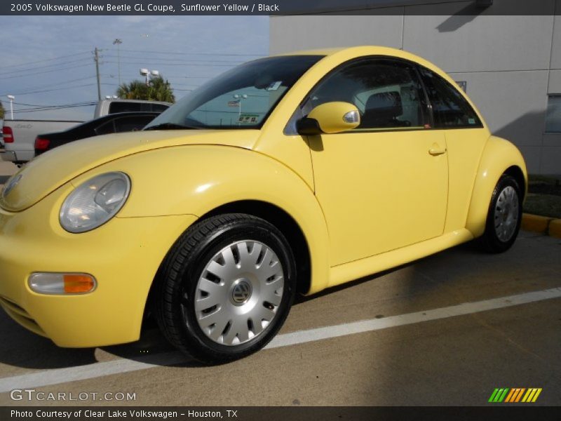 Sunflower Yellow / Black 2005 Volkswagen New Beetle GL Coupe
