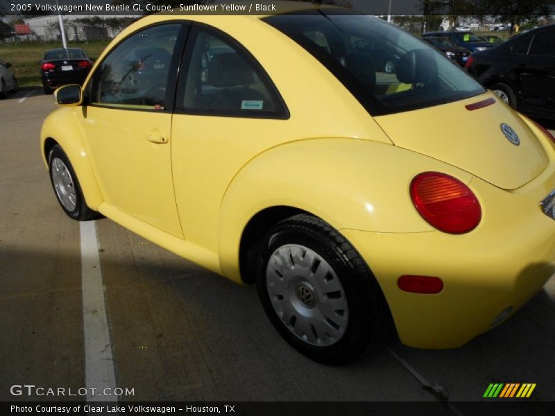 Sunflower Yellow / Black 2005 Volkswagen New Beetle GL Coupe