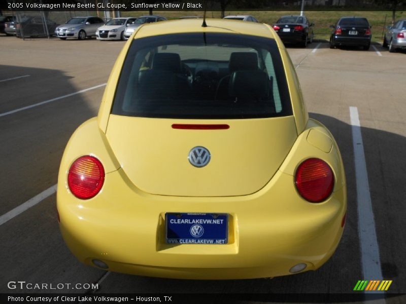 Sunflower Yellow / Black 2005 Volkswagen New Beetle GL Coupe