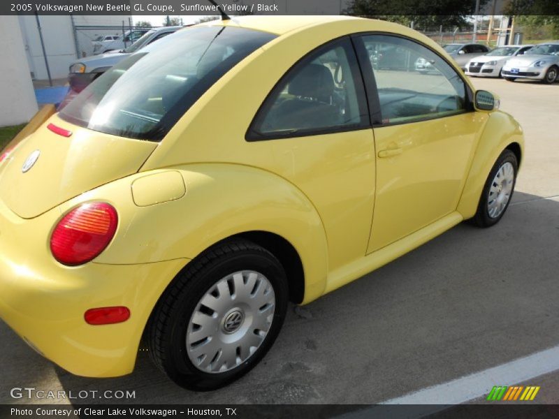 Sunflower Yellow / Black 2005 Volkswagen New Beetle GL Coupe