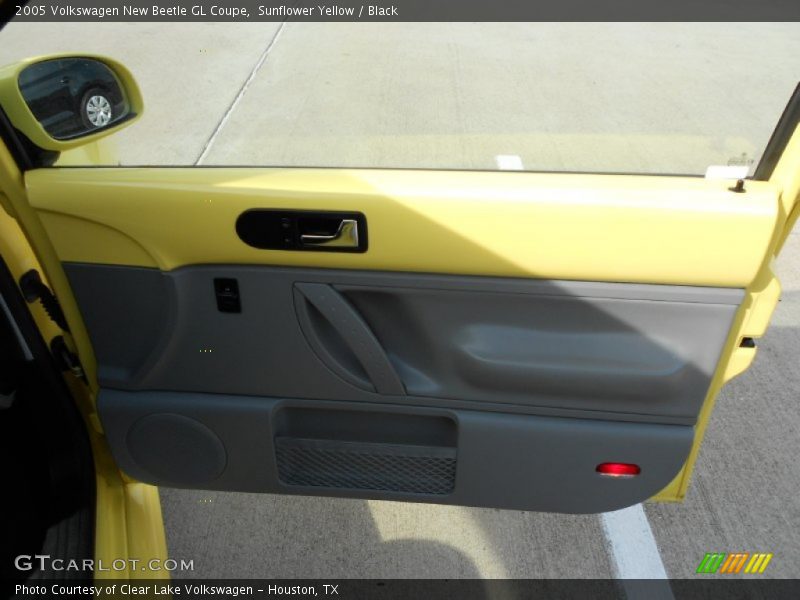 Sunflower Yellow / Black 2005 Volkswagen New Beetle GL Coupe
