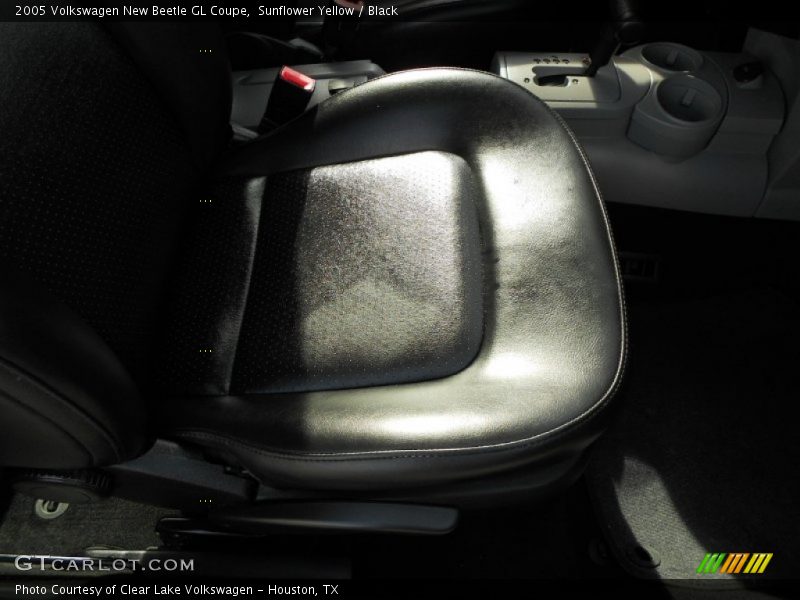 Sunflower Yellow / Black 2005 Volkswagen New Beetle GL Coupe