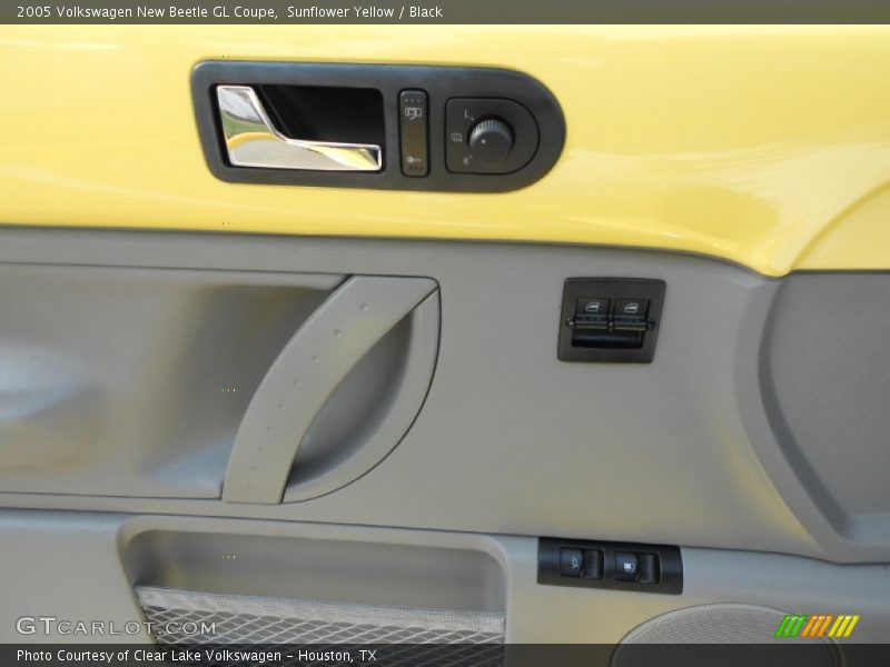 Sunflower Yellow / Black 2005 Volkswagen New Beetle GL Coupe