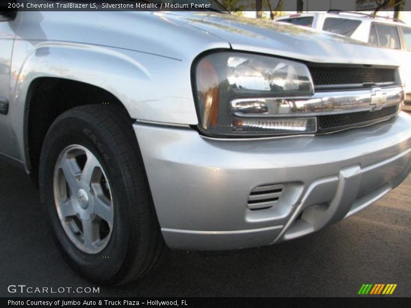 Silverstone Metallic / Medium Pewter 2004 Chevrolet TrailBlazer LS