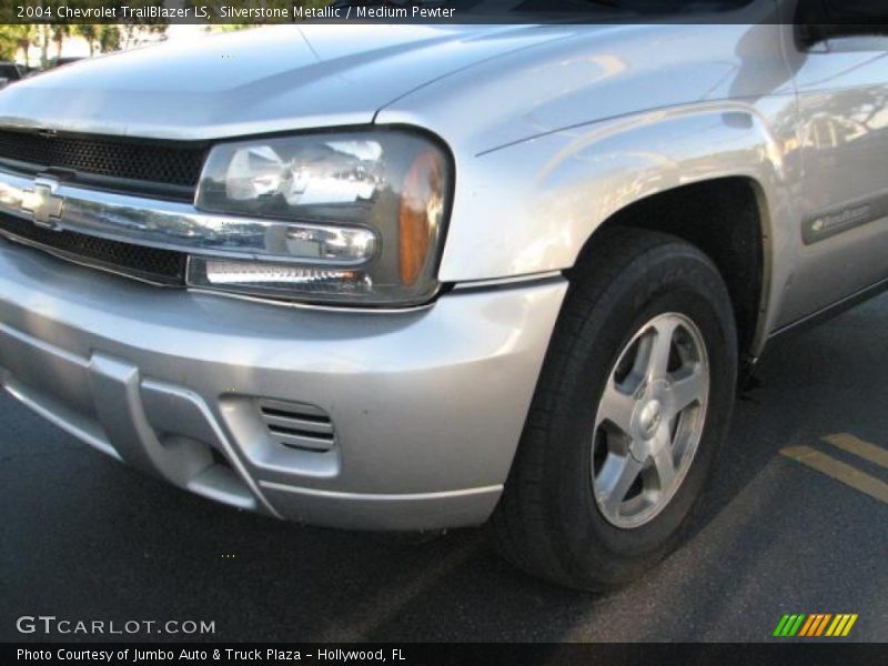 Silverstone Metallic / Medium Pewter 2004 Chevrolet TrailBlazer LS