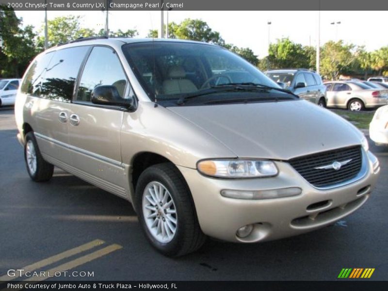 Champagne Pearl / Camel 2000 Chrysler Town & Country LXi