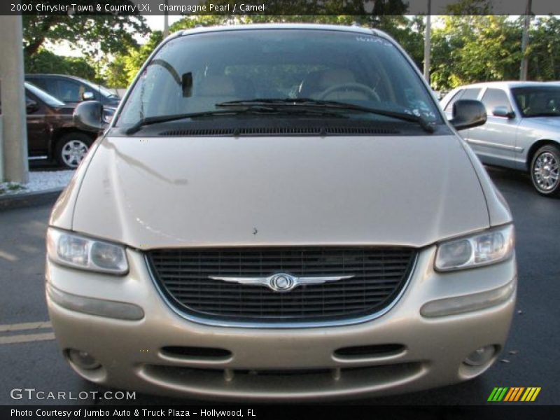 Champagne Pearl / Camel 2000 Chrysler Town & Country LXi