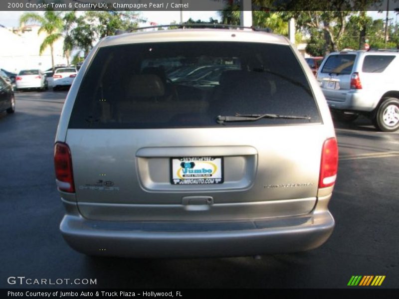 Champagne Pearl / Camel 2000 Chrysler Town & Country LXi